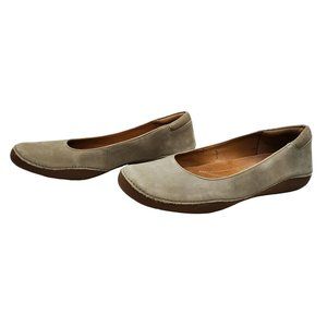 clarks artisan womens tan leather slip on loafers